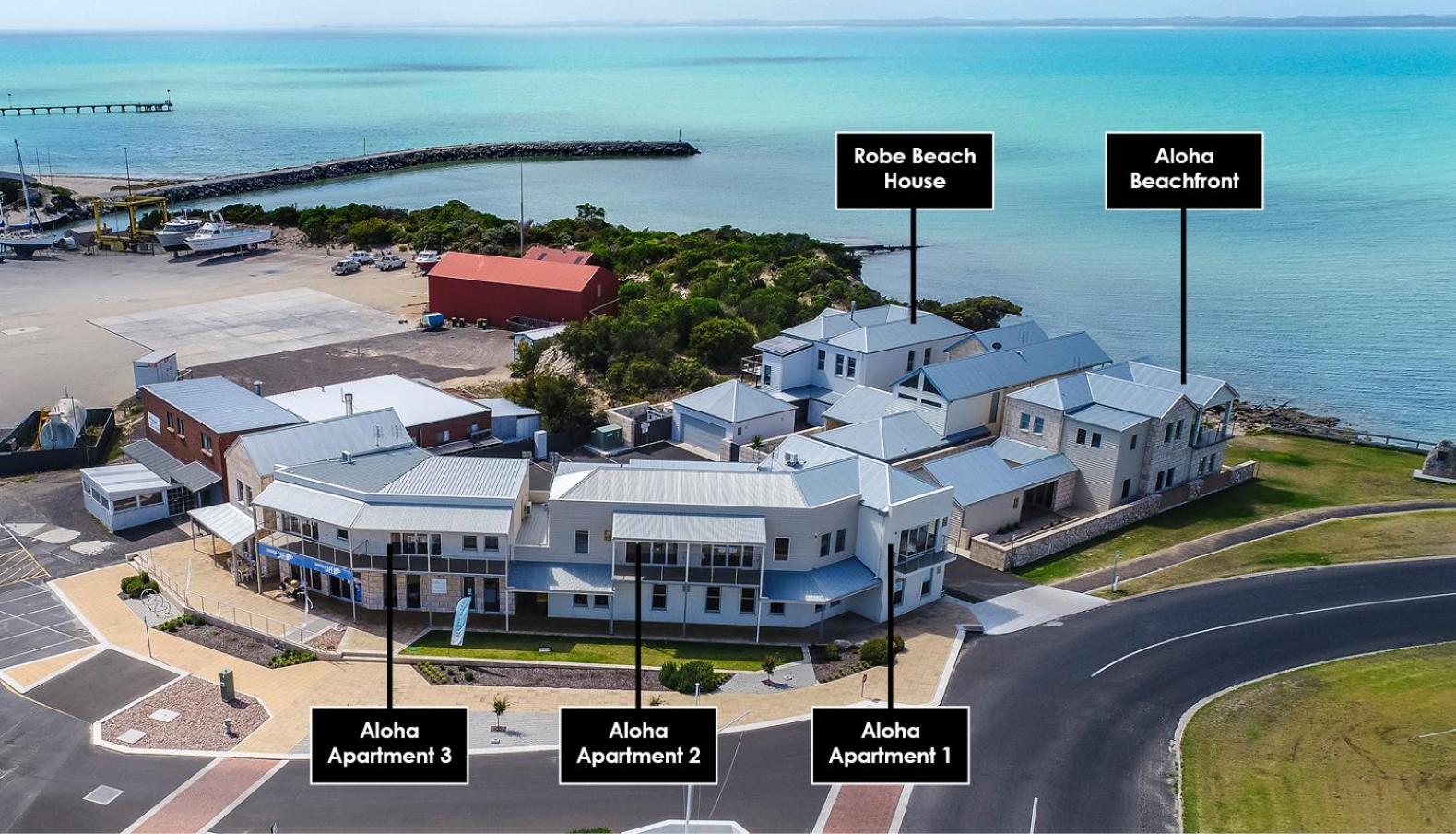 Aloha Waterfront Properties Robe Bagian luar foto