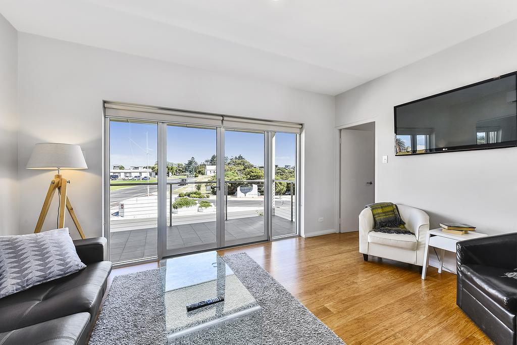 Aloha Waterfront Properties Robe Bagian luar foto