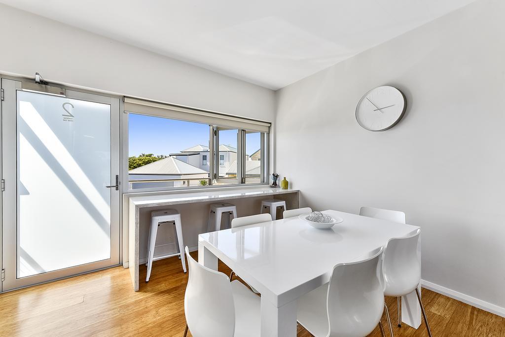 Aloha Waterfront Properties Robe Bagian luar foto