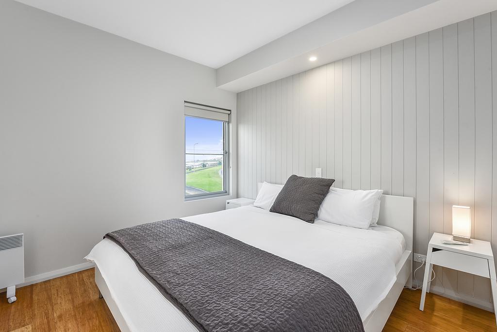 Aloha Waterfront Properties Robe Bagian luar foto